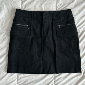 BANANA REPUBLIC Sleek Black Pinstripe Mini Skirt with Zip Pockets Size-6